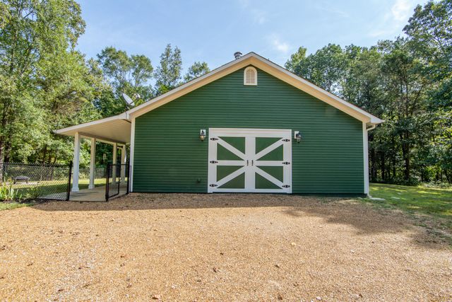 185 Mayfield Ln, Adamsville, TN 38310