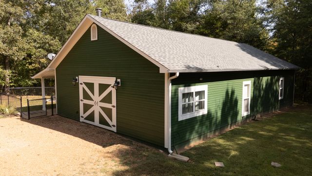 185 Mayfield Ln, Adamsville, TN 38310