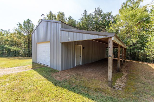 185 Mayfield Ln, Adamsville, TN 38310