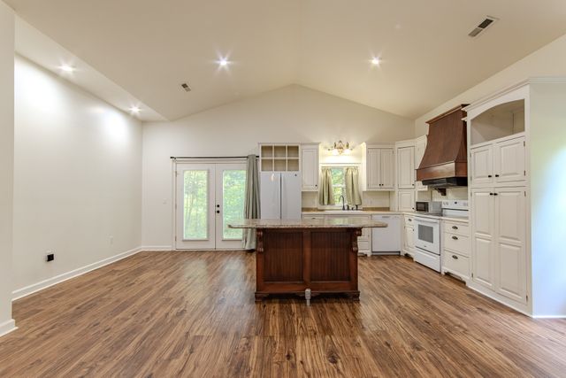 185 Mayfield Ln, Adamsville, TN 38310