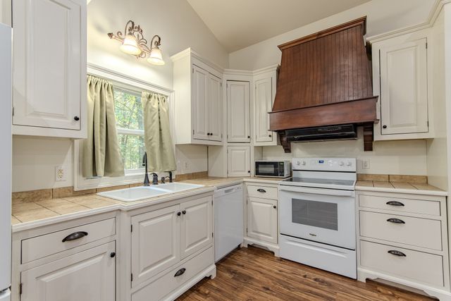 185 Mayfield Ln, Adamsville, TN 38310