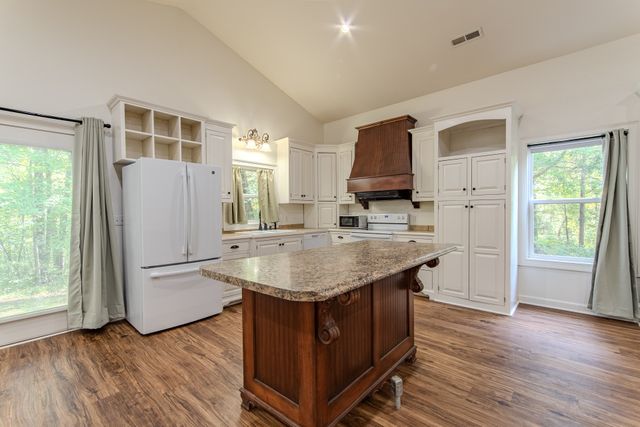 185 Mayfield Ln, Adamsville, TN 38310