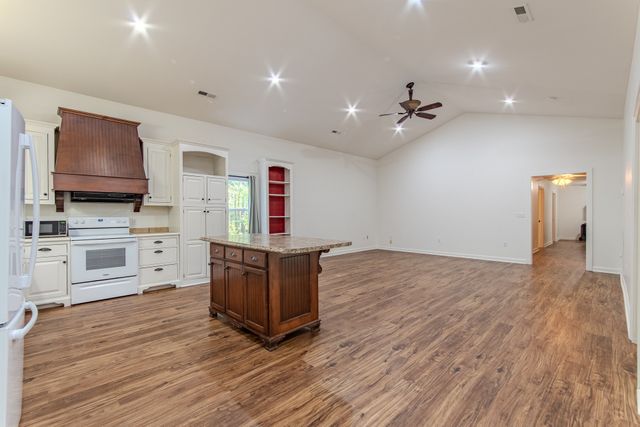 185 Mayfield Ln, Adamsville, TN 38310