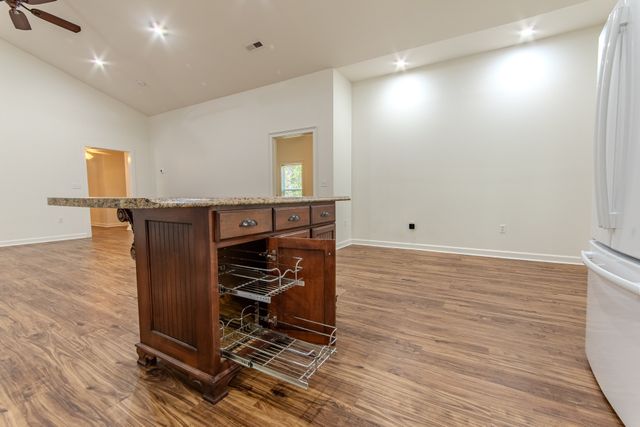 185 Mayfield Ln, Adamsville, TN 38310