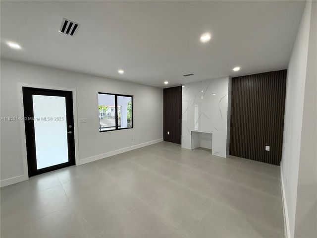 1125 NW 37th St, Miami, FL 33127