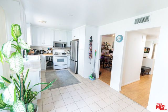 1957 N Bronson Avenue 112, Los Angeles, CA 90068