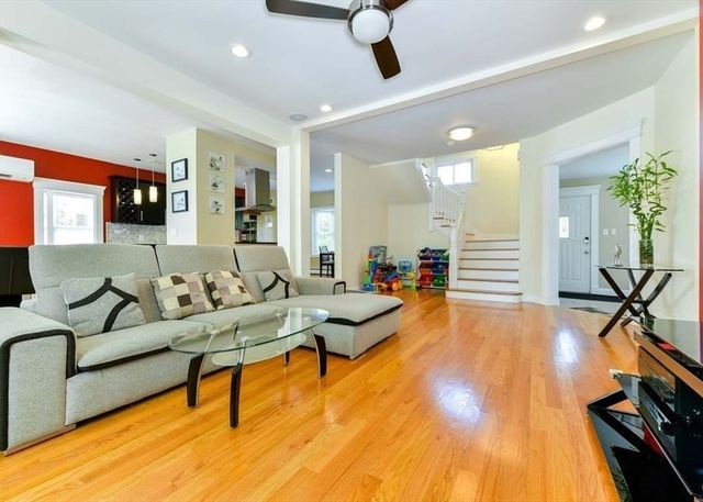 92 S Central Ave, Quincy, MA 02170