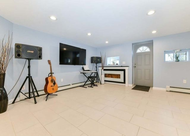 92 S Central Ave, Quincy, MA 02170