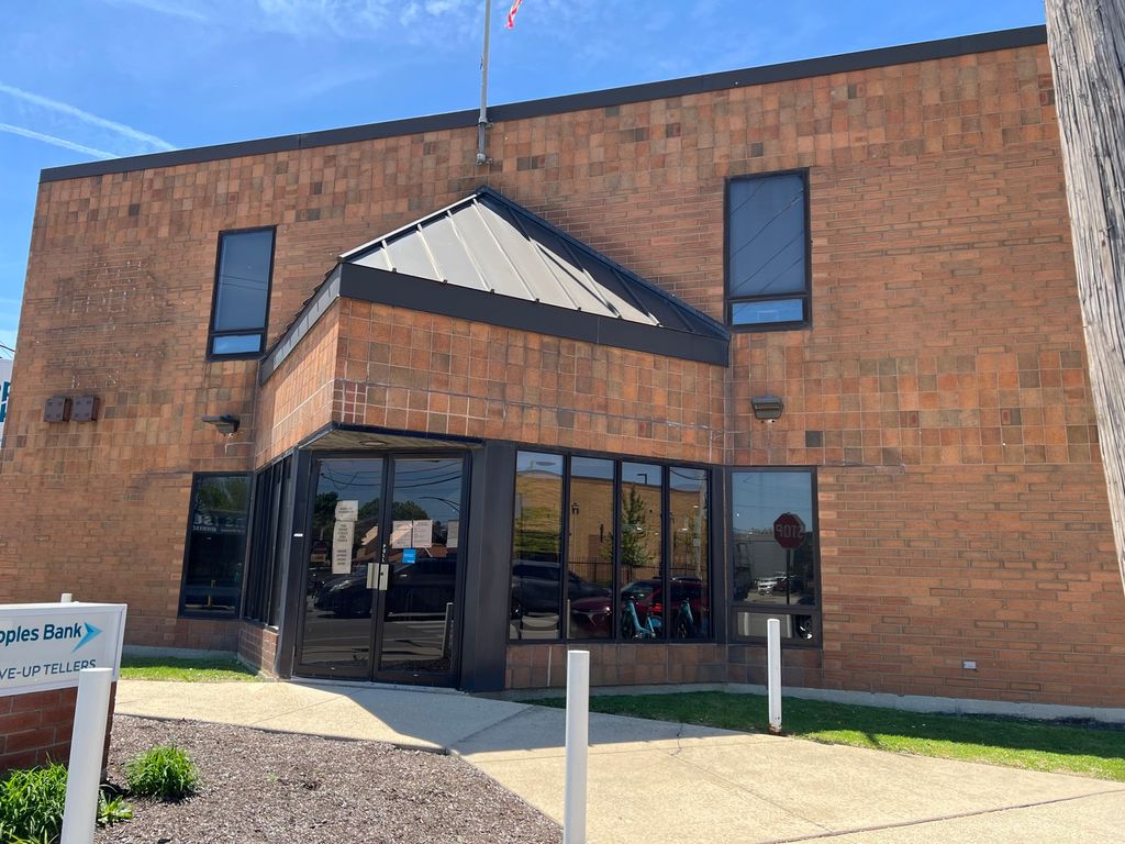 5400 S Pulaski Drive, Chicago, IL 60629