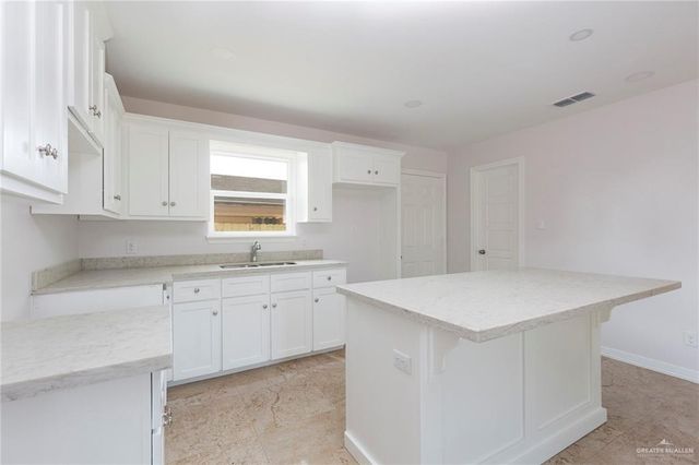 624 Texas Avenue N, Mercedes, TX 78570