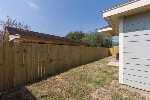 624 Texas Avenue N, Mercedes, TX 78570