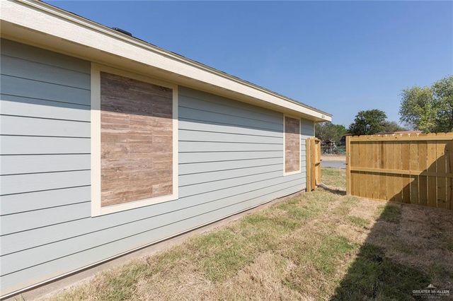 624 Texas Avenue N, Mercedes, TX 78570