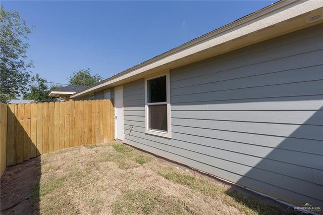 624 Texas Avenue N, Mercedes, TX 78570