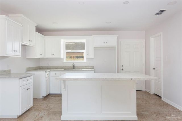 624 Texas Avenue N, Mercedes, TX 78570