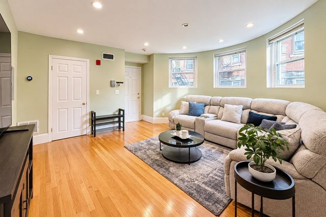 1742 Beacon St 2, Brookline, MA 02445