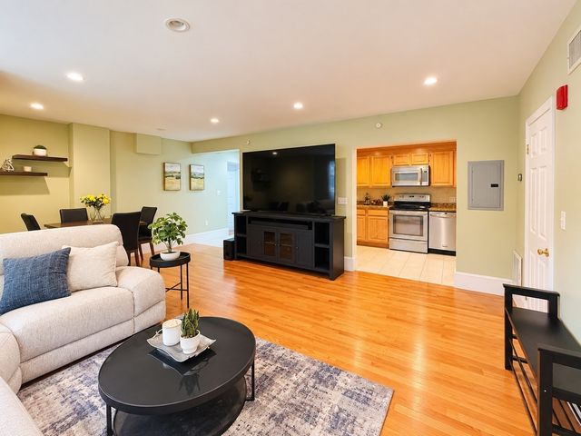 1742 Beacon St 2, Brookline, MA 02445