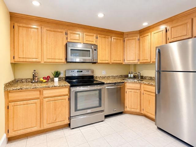 1742 Beacon St 2, Brookline, MA 02445