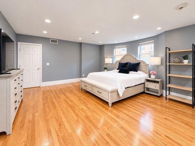 1742 Beacon St 2, Brookline, MA 02445