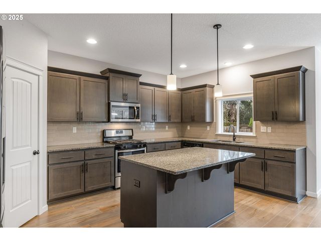 11369 Nw 325TH Ave, North Plains, OR 97133