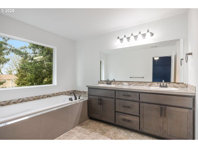 11369 Nw 325TH Ave, North Plains, OR 97133