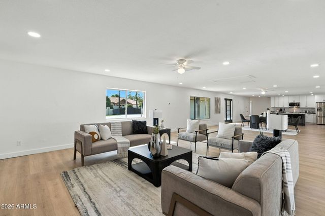 7637 N 7TH Avenue, Phoenix, AZ 85021