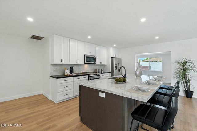 7637 N 7TH Avenue, Phoenix, AZ 85021