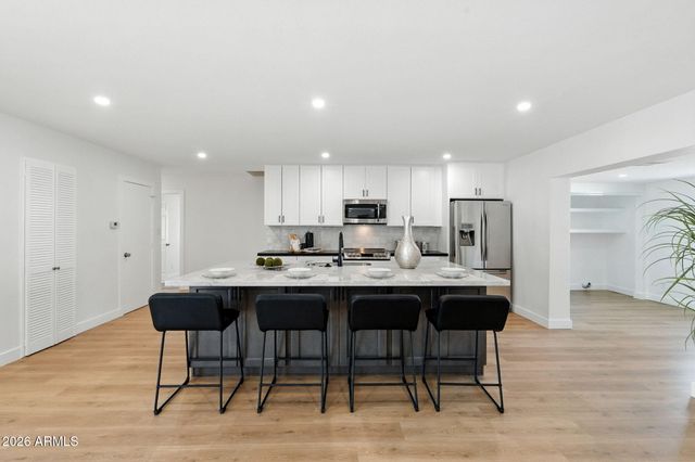 7637 N 7TH Avenue, Phoenix, AZ 85021
