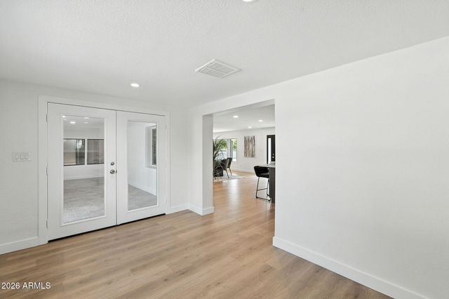 7637 N 7TH Avenue, Phoenix, AZ 85021
