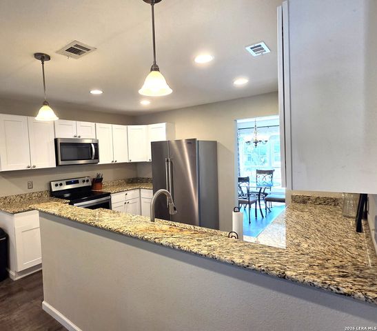 122 WILLOW WISP RD, Universal City, TX 78148