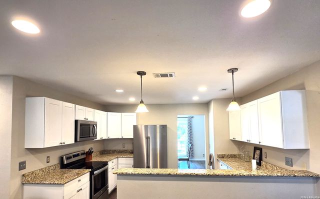 122 WILLOW WISP RD, Universal City, TX 78148