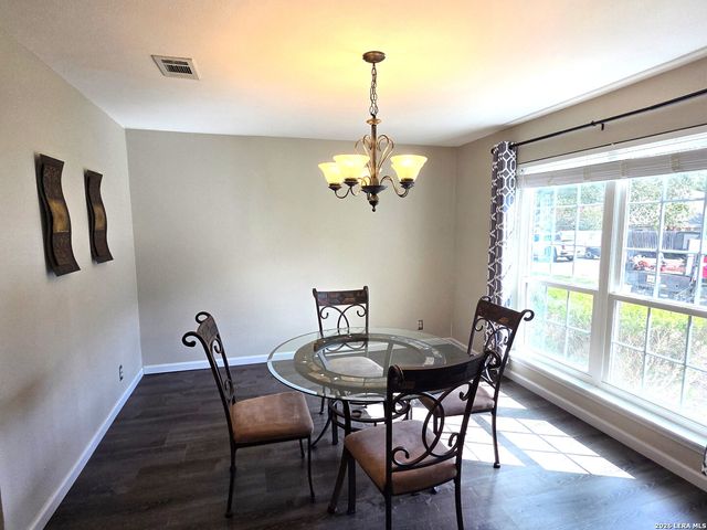 122 WILLOW WISP RD, Universal City, TX 78148