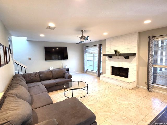 122 WILLOW WISP RD, Universal City, TX 78148
