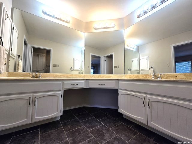 122 WILLOW WISP RD, Universal City, TX 78148
