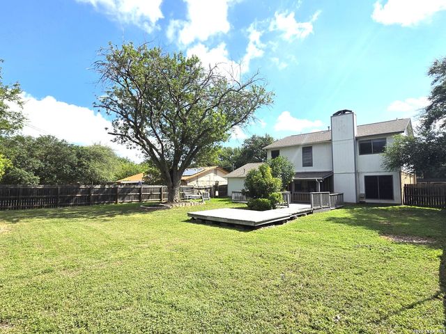 122 WILLOW WISP RD, Universal City, TX 78148