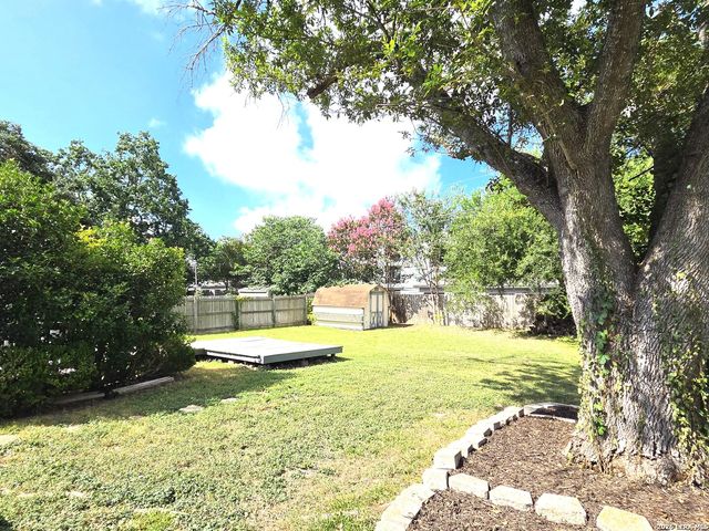 122 WILLOW WISP RD, Universal City, TX 78148
