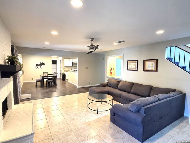 122 WILLOW WISP RD, Universal City, TX 78148