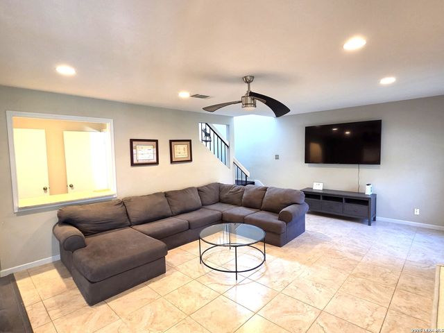 122 WILLOW WISP RD, Universal City, TX 78148