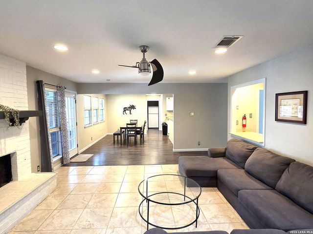 122 WILLOW WISP RD, Universal City, TX 78148