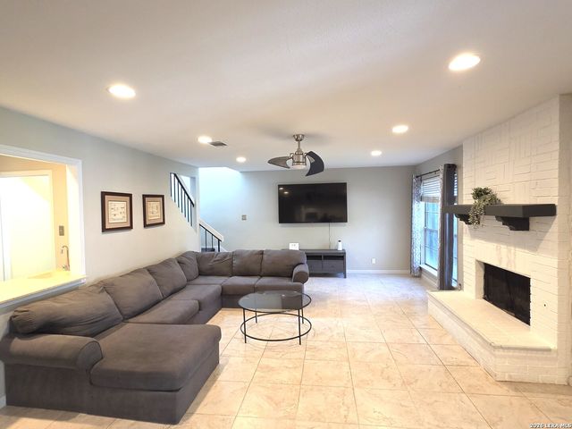 122 WILLOW WISP RD, Universal City, TX 78148