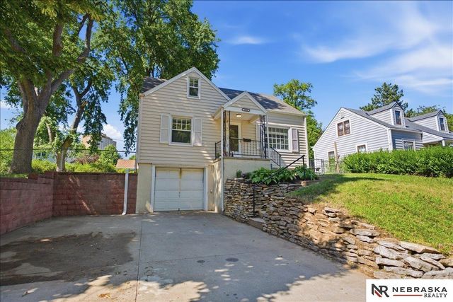 5124 Pierce Street, Omaha, NE 68106