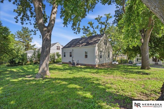 5124 Pierce Street, Omaha, NE 68106
