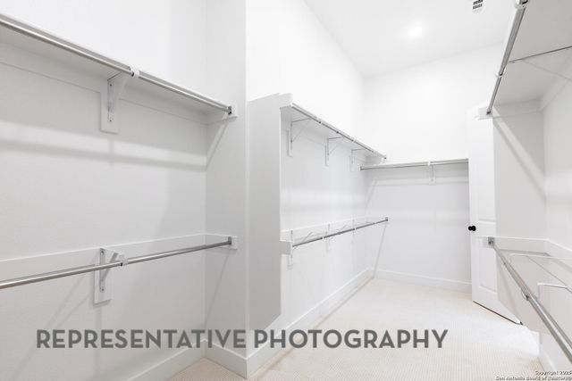 186 Lacey Oak, Castroville, TX 78009