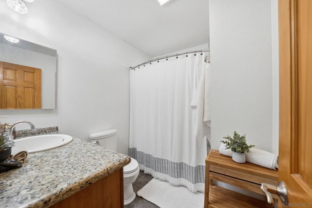 Image 19 of property listing at 5505 Adelaide Ave 14, San Diego, CA 92115