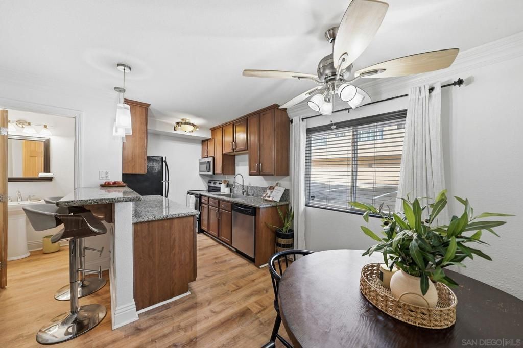 Image 9 of property listing at 5505 Adelaide Ave 14, San Diego, CA 92115