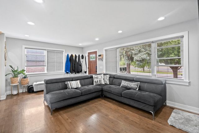 4919 S LONG Avenue, Chicago, IL 60638