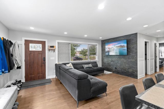 4919 S LONG Avenue, Chicago, IL 60638