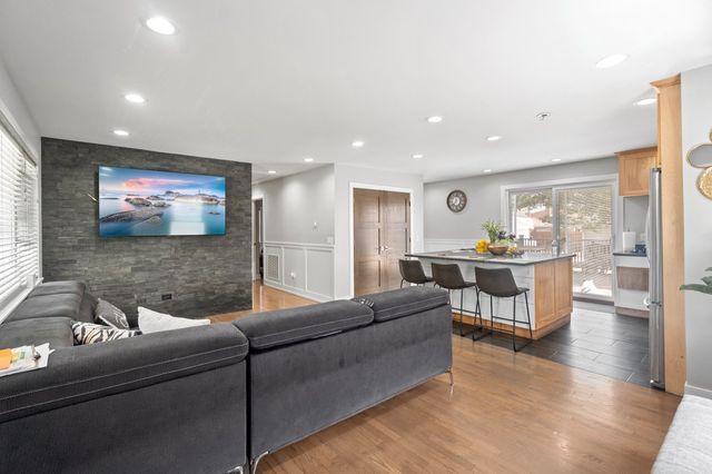 4919 S LONG Avenue, Chicago, IL 60638