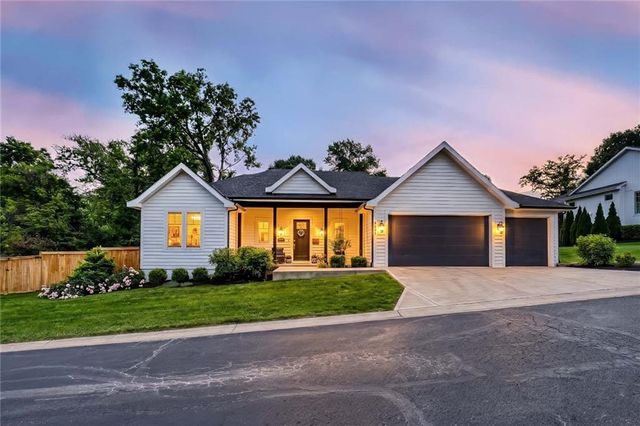 7501 Chadwick Court, Prairie Village, KS 66208