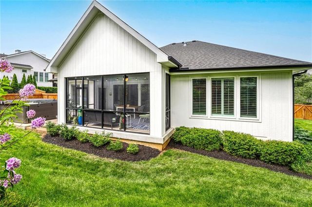 7501 Chadwick Court, Prairie Village, KS 66208