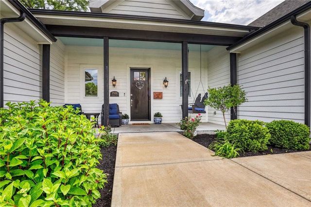 7501 Chadwick Court, Prairie Village, KS 66208